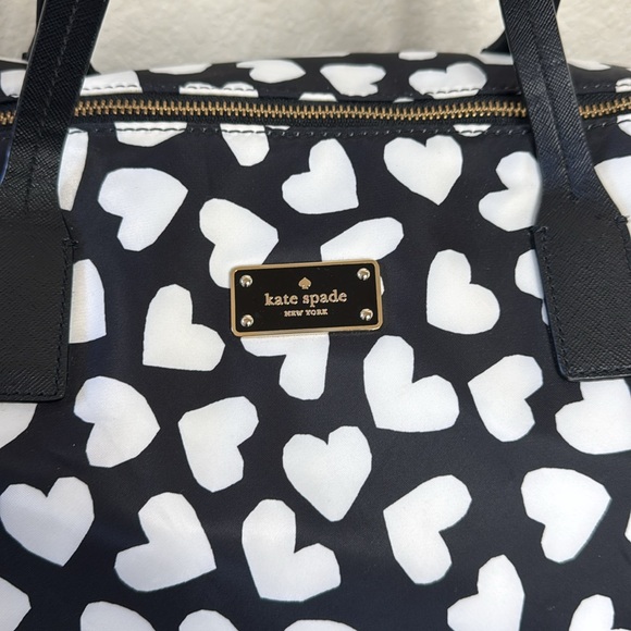 Kate Spades Stylish Black and White Heart Pattern Women's Bag - Picture 5 of 13